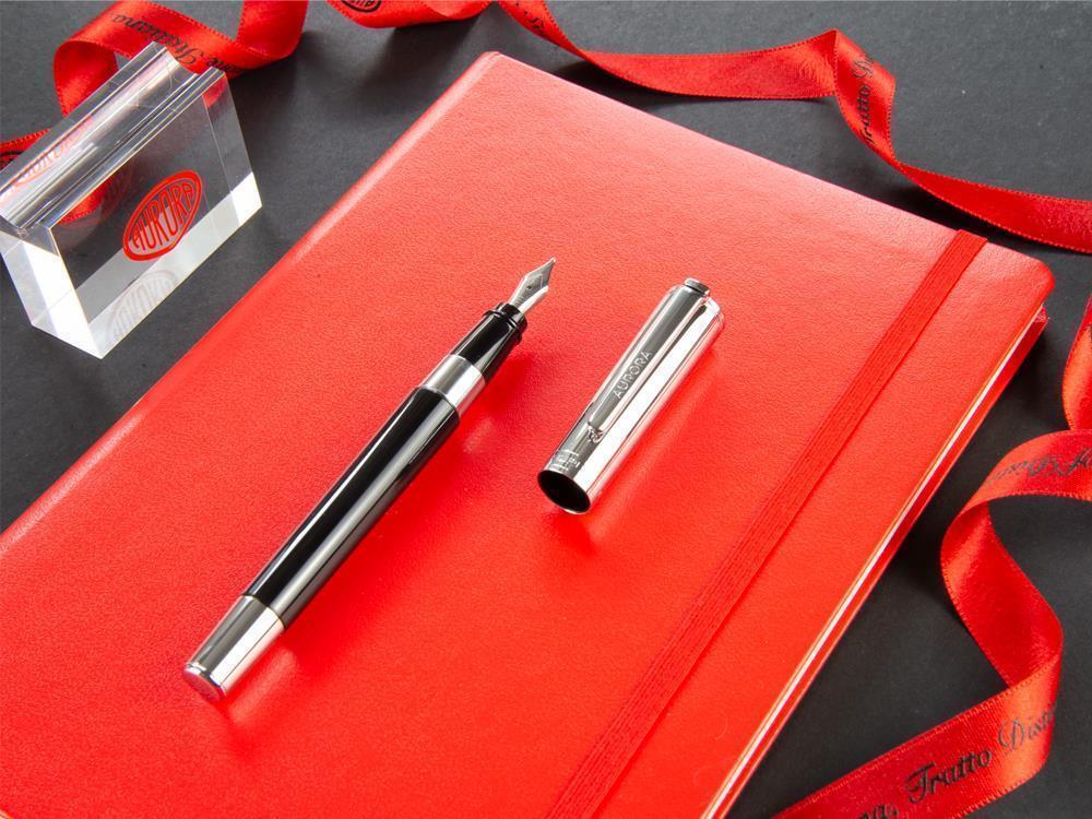 Aurora TU Füllfederhalter, Edelharz, Verchromte Akzente, Schwarz, T11CN