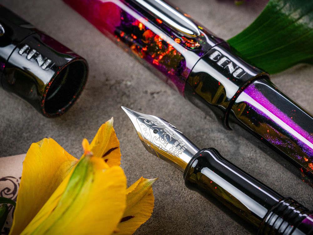 Benu Talisman Lily of the Incas Füllfederhalter, Rose, 19.2.23.5.0