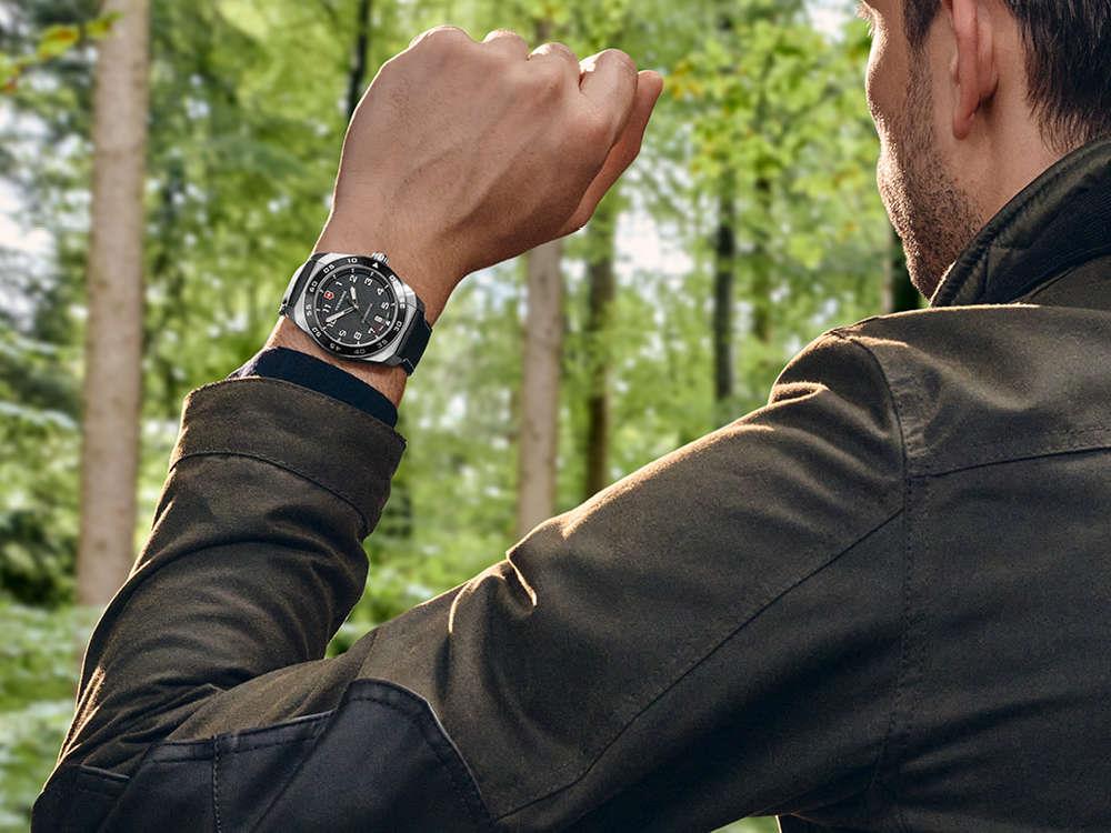 Victorinox Swiss Army Automatik Uhr, Schwarz, 42 mm, 10 atm, V242044