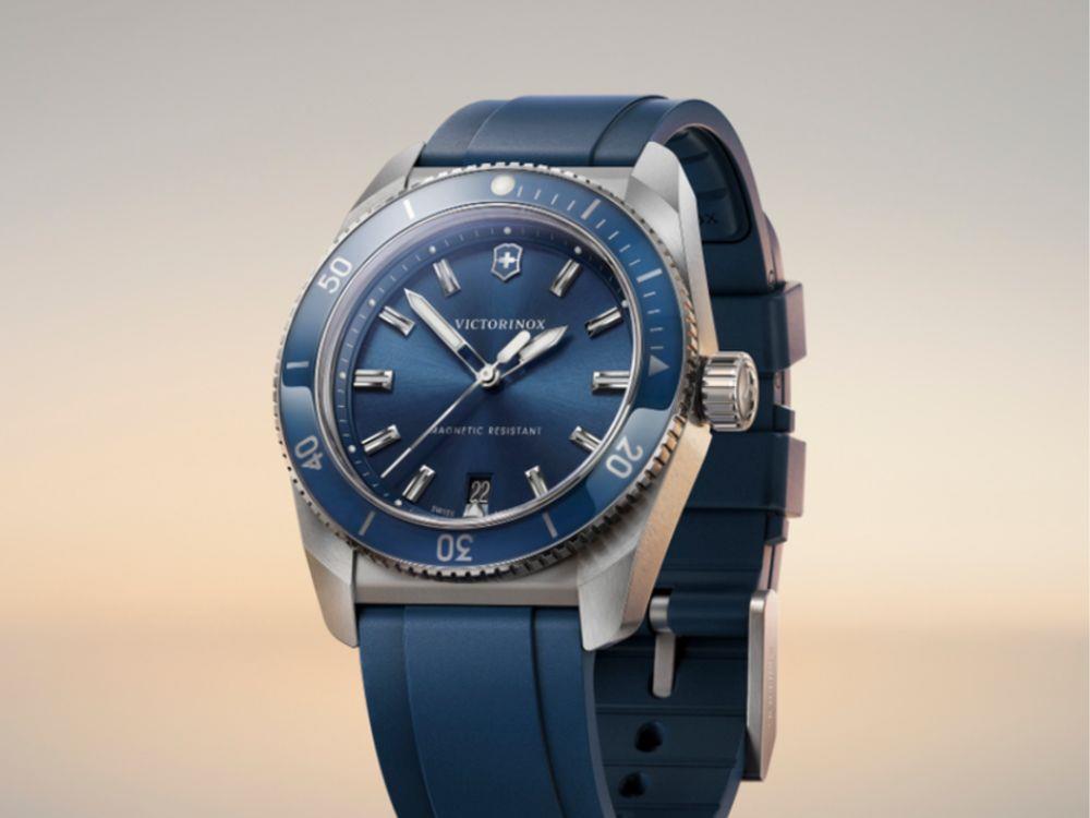 Victorinox Maverick Quartz Uhr, Edelstahl 316L , Blau, 39 mm, V242094