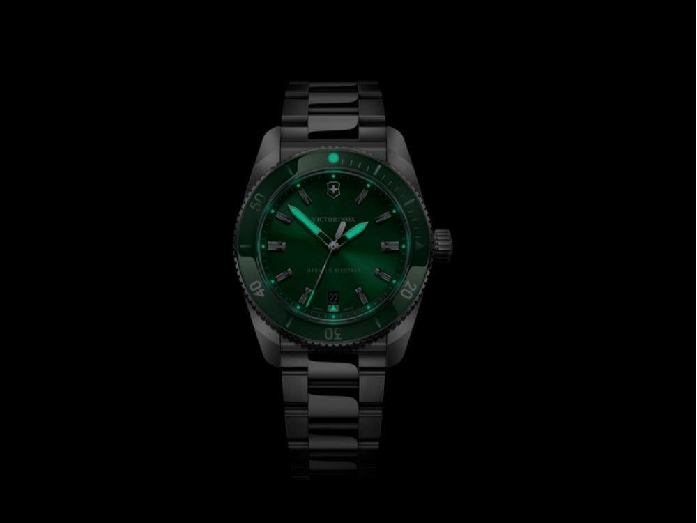 Victorinox Maverick Quartz Uhr, Edelstahl 316L , Grün, 39 mm,V242096
