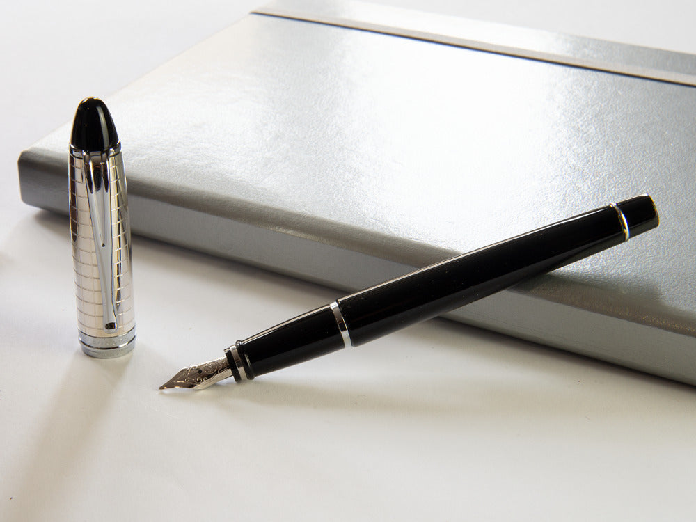 Aurora Ipsilon Quadra Füllfederhalter, Edelharz, Schwarz, Silber, B14CQN