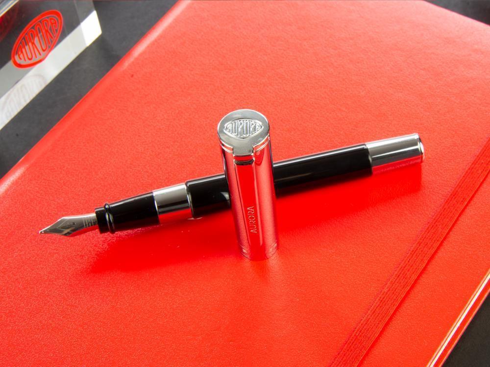 Aurora TU Füllfederhalter, Edelharz, Verchromte Akzente, Schwarz, T11CN