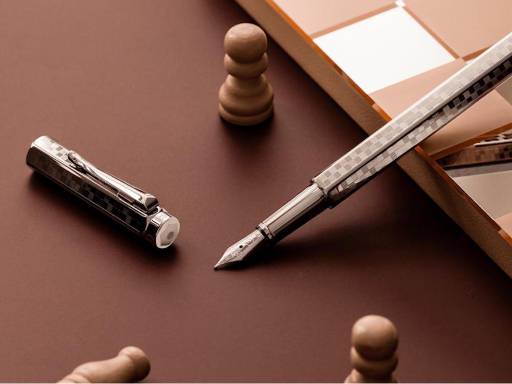 Caran d'Ache Ecridor Damier Füllfederhalter, Silber, 958.566