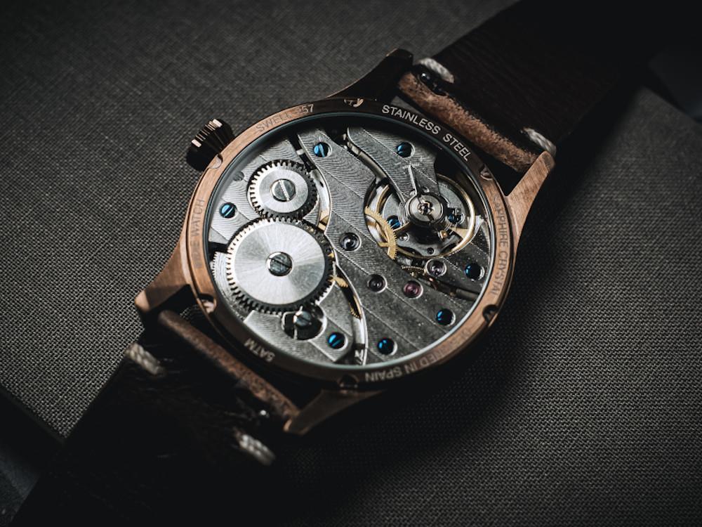 Indie Watch Swell Automatik Uhr, PVD Bronze, Rot, 42 mm, 257YB