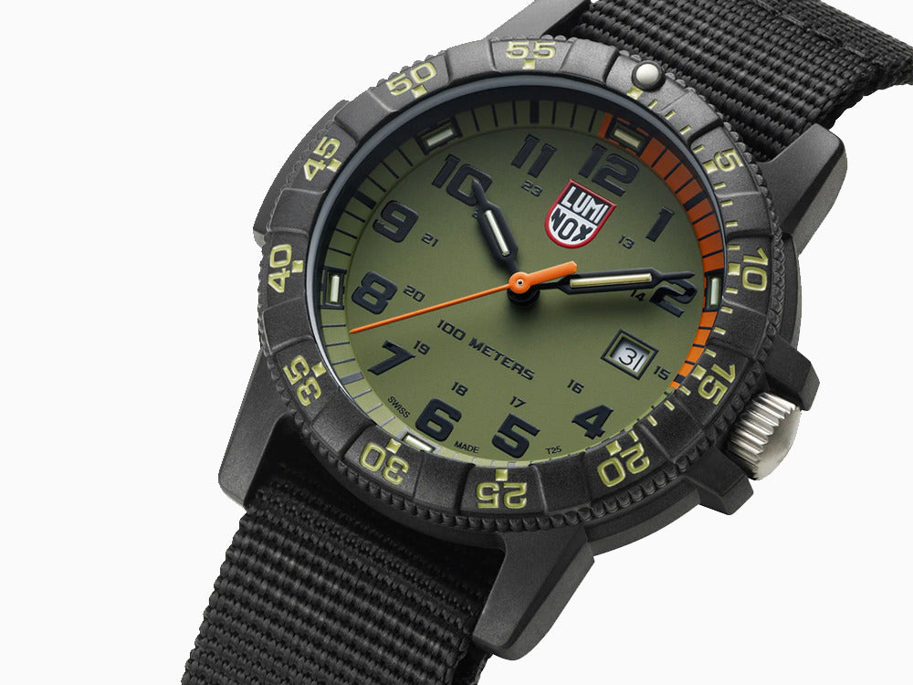 Luminox Sea Turtle Giant Quartz Uhr, Grün, Kohlenstoff, 44 mm, 10 atm, Tag