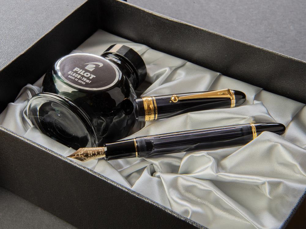 Pilot Custom 823 Füllfederhalter, Acryl-Edelharz, Schwarz, NC823N