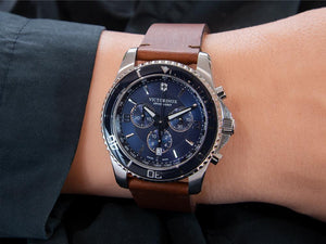 Victorinox Maverick Chronograph Quartz Uhr, Blau, 43 mm, V241865