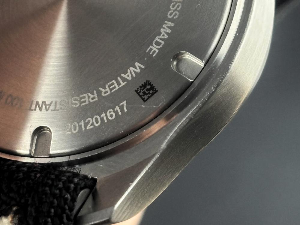 Victorinox I.N.O.X. Ladies Quartz Uhr, Schwarz, 37mm, Paracord, V241918