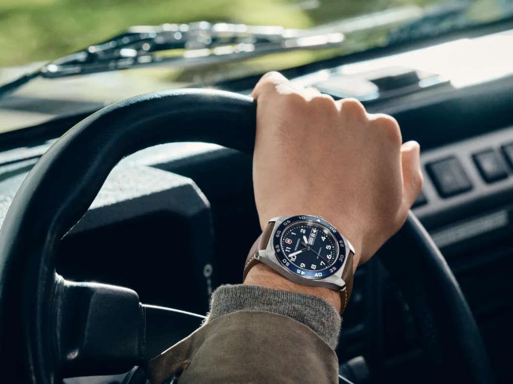 Victorinox Swiss Army Quartz Uhr, Edelstahl 316L , Blau, 42 mm, V242040