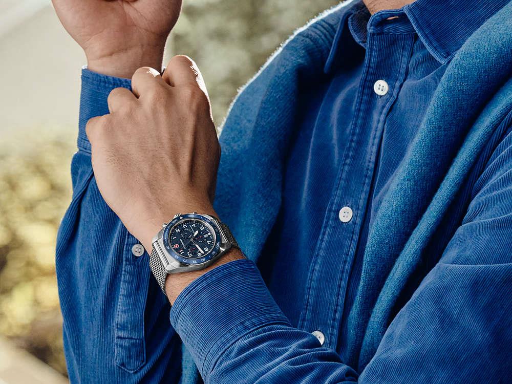 Victorinox Swiss Army Quartz Uhr, Blau, 42 mm, Chronograph, V242049