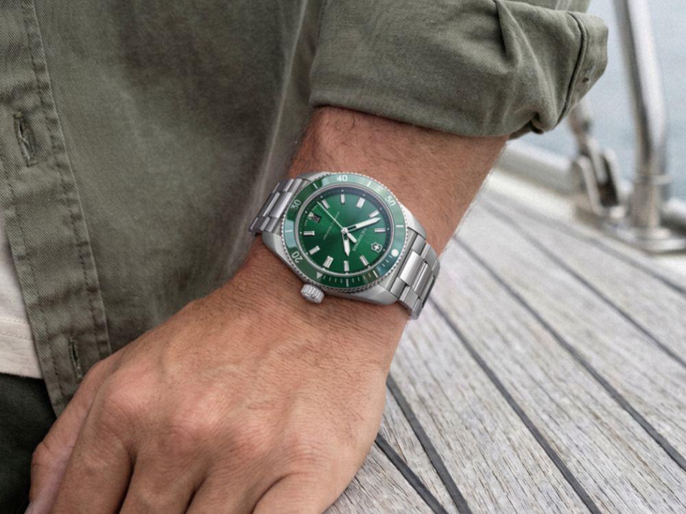 Victorinox Maverick Quartz Uhr, Edelstahl 316L , Grün, 39 mm,V242096