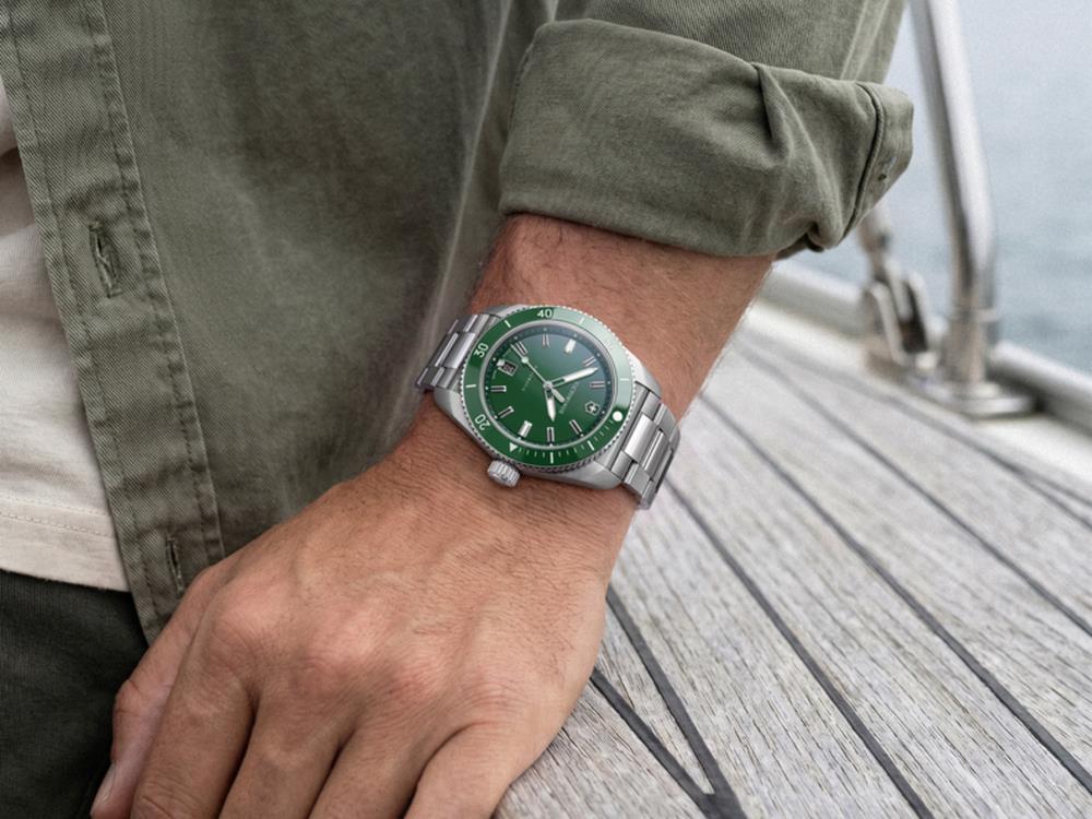 Victorinox Maverick Automatik Uhr, Edelstahl 316L , Grün, V242107