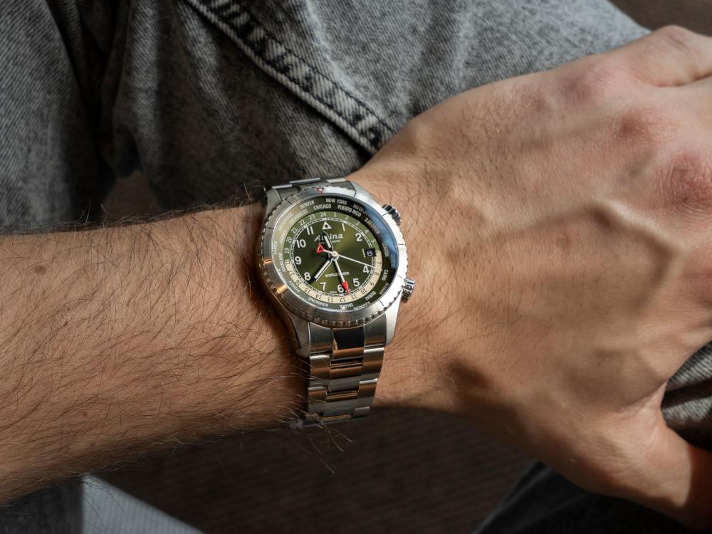 Alpina Startimer Pilot Quartz Worldtimer Quartz Uhr, 41 mm, Grün, AL-255GR4S26B