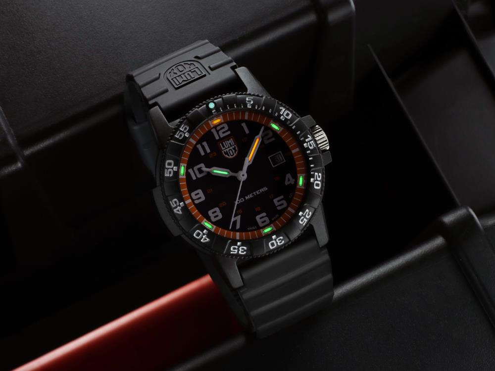 Luminox Sea Turtle Quartz Uhr, Orange, CARBONOX™, 44 mm, 10 atm, Tag, XS.0329.1